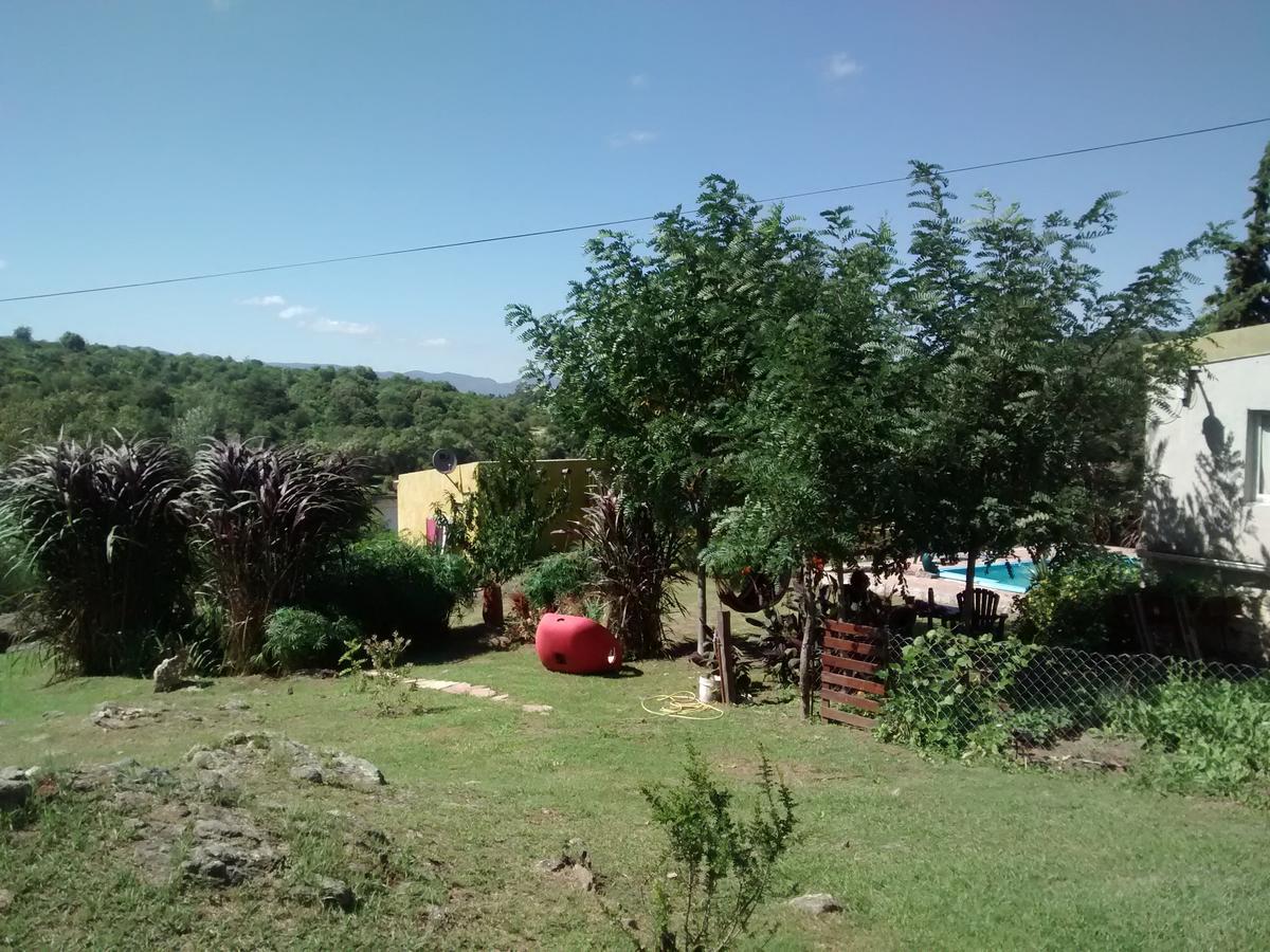 Las Acacias Refugio De Descanso La Falda Exterior foto