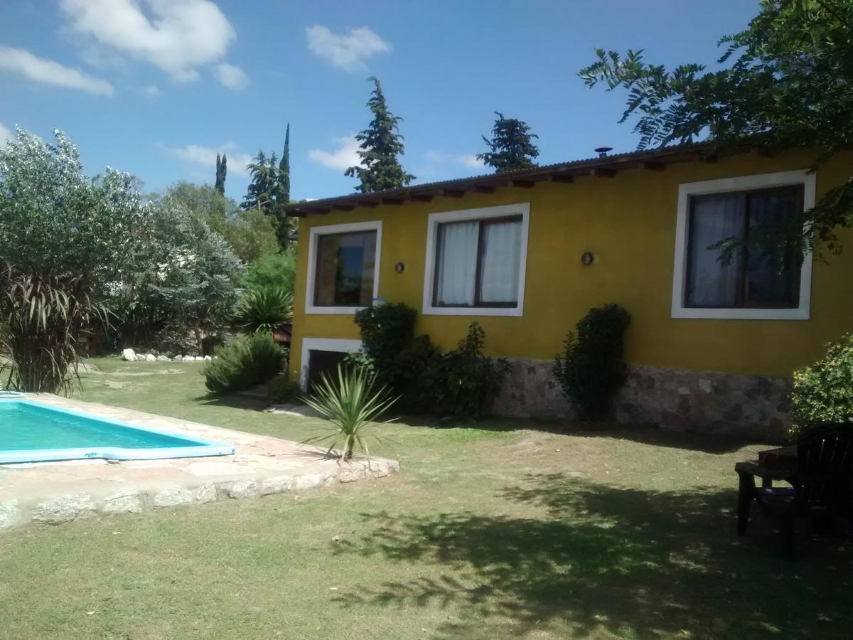 Las Acacias Refugio De Descanso La Falda Exterior foto
