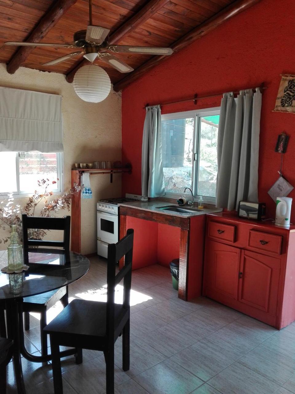 Las Acacias Refugio De Descanso La Falda Exterior foto
