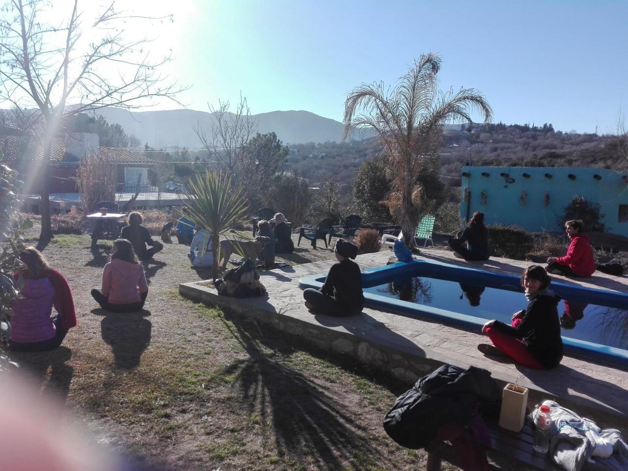 Las Acacias Refugio De Descanso La Falda Exterior foto
