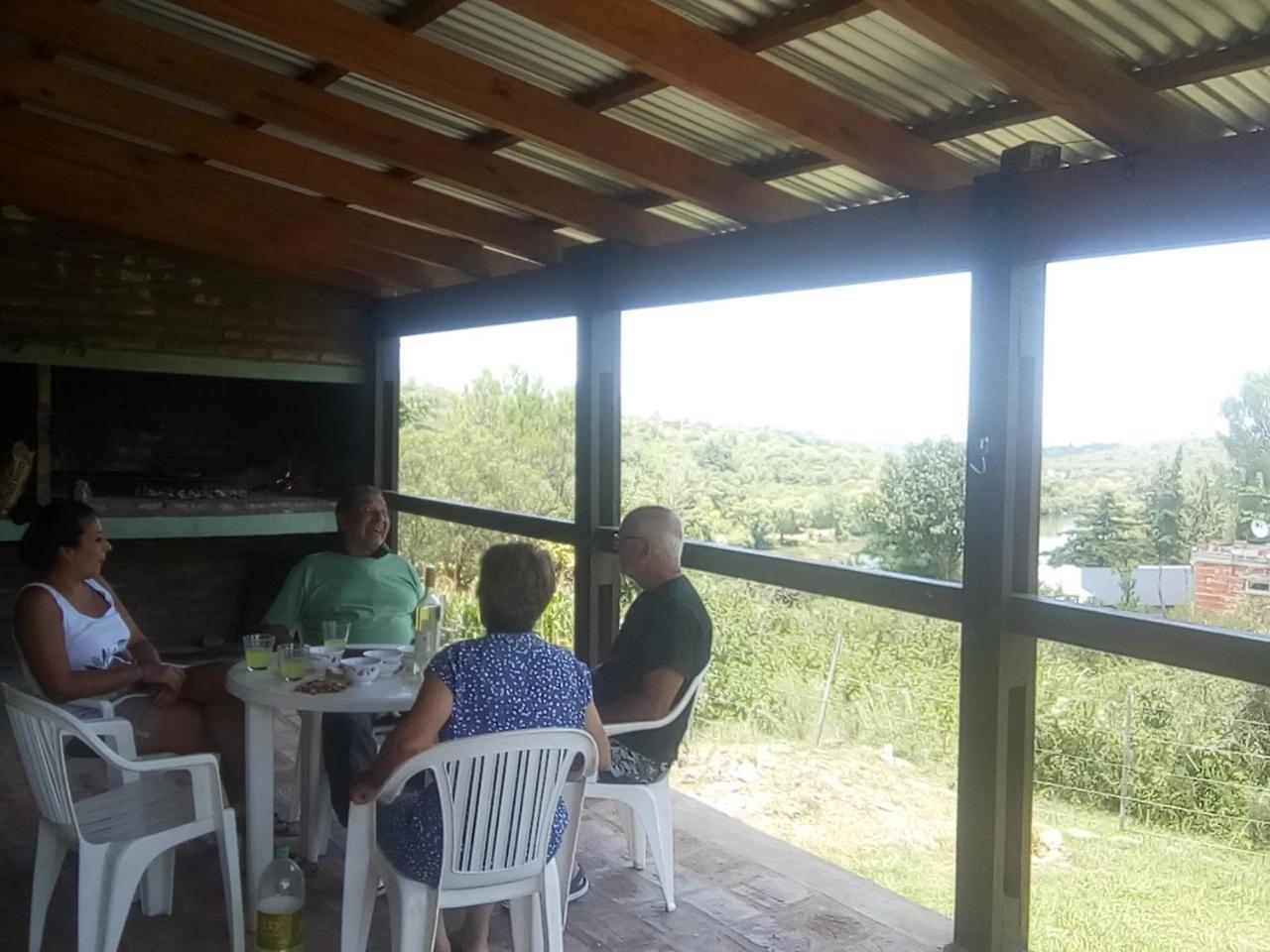 Las Acacias Refugio De Descanso La Falda Exterior foto