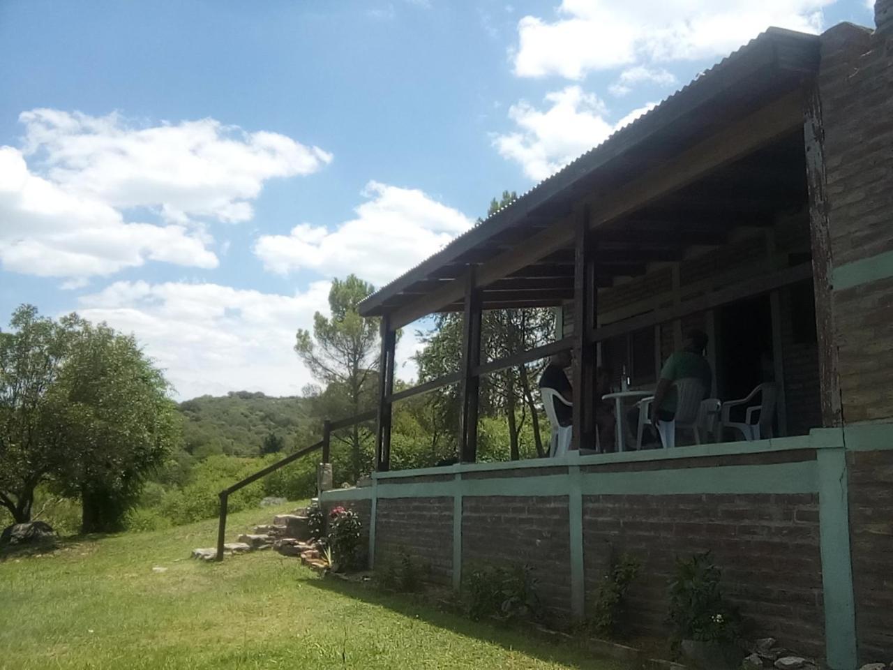 Las Acacias Refugio De Descanso La Falda Exterior foto