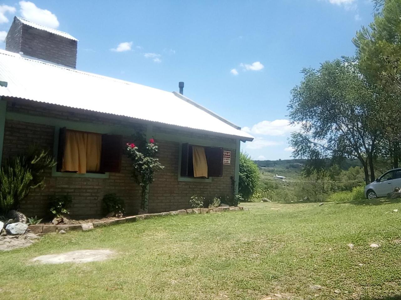 Las Acacias Refugio De Descanso La Falda Exterior foto